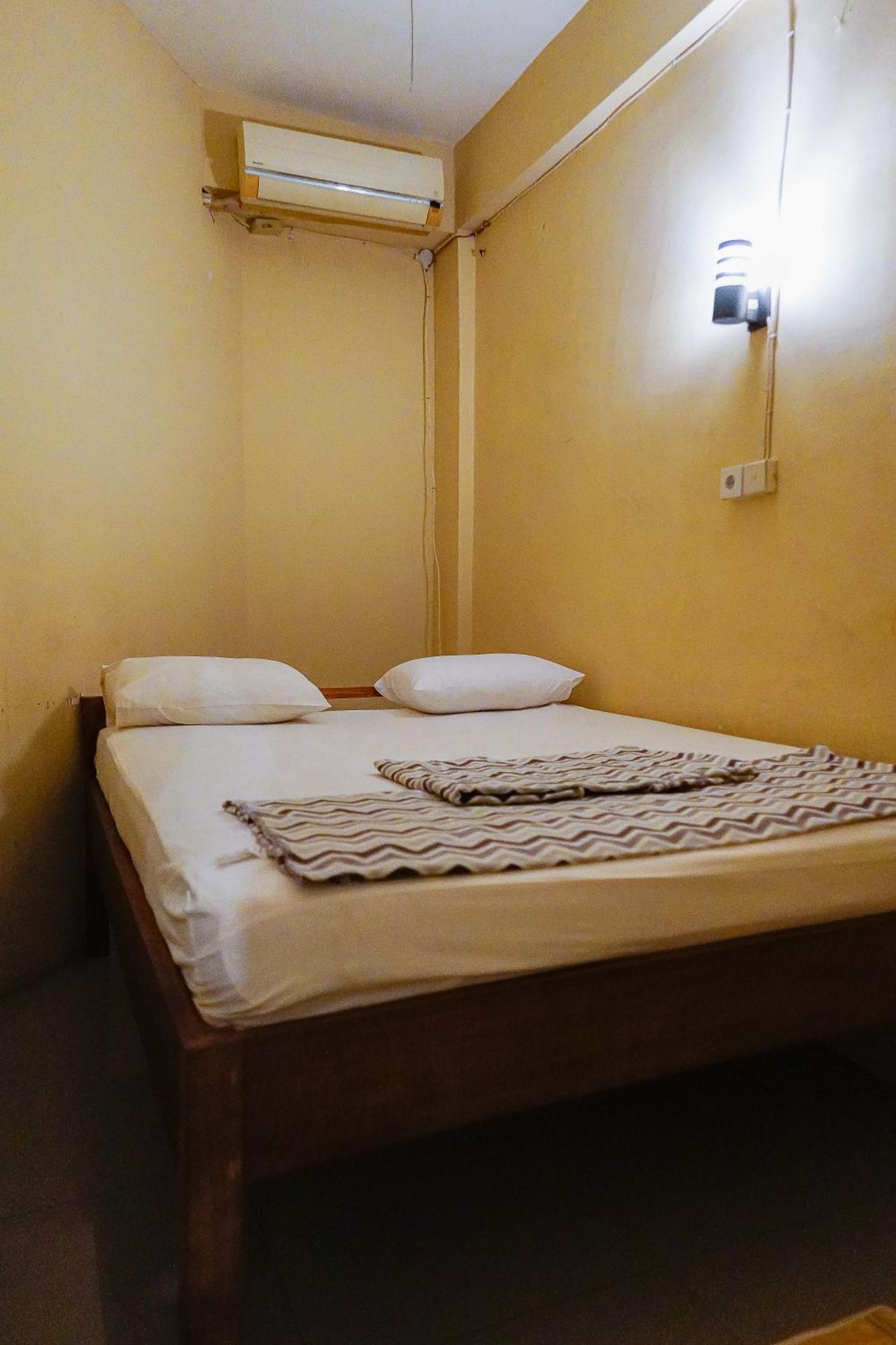 Kokos Hostel Padang City Exteriör bild
